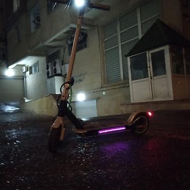 Elektrik skuter - Rəng: boz-ağ gövdə, yaşıl vurğular - Şinlər: iri — 4