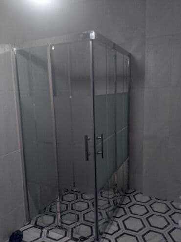 arakəsmə divar: Şüşə duş kabinası - Material: qalın temperli şüşə panellər — 2