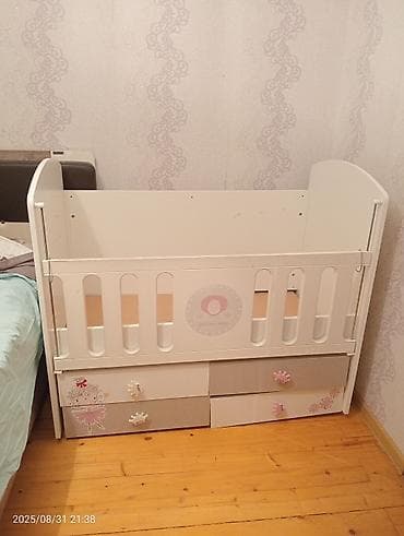 Beşiklər: Qız üçün, İşlənmiş, Dördbucaq, Beşik, Dəstsiz, Matrassız, Yellənmə mexanizm ilə — 2