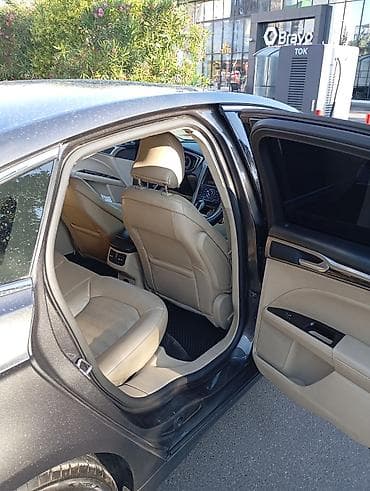 Nəqliyyat: Ford Fusion sedan – geniş və komfortlu salon - Rəng: tünd boz kuzov — 2