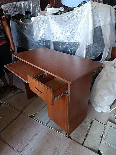 açılan stol: Düz masa, Polkalı, Siyirməli, Teksturalı laminat — 1