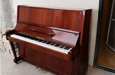 Upright pianino – klassik akustik model - Korpus: parlaq laklanmış