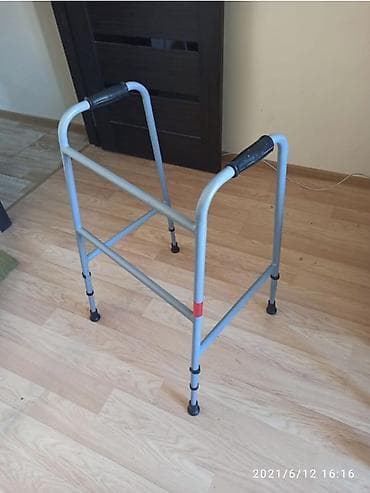 Tibbi geyim: Gəzinti üçün köməkçi vasitələr dəsti - Metal gəzinti çərçivəsi — 1