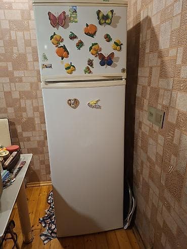 airpods satisi: İkiqapılı soyuducu – üstdə dondurucu, altda əsas kamera. Klassik ağ — 2