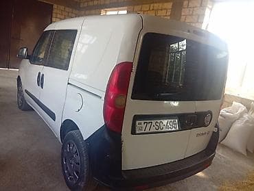 Fiat Doblo: 2 l | 2015 il 386685 km Sedan