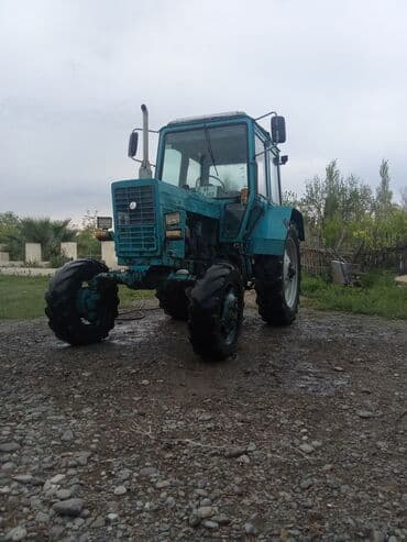 traktor altlıqlı qara qadın bosonojkaları: Traktorlar — 3