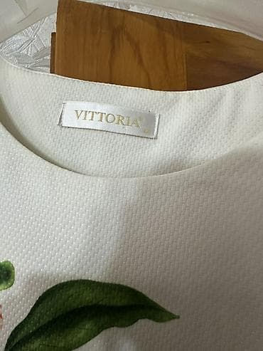 prada çanta: Brend: VITTORIA Qadın paltarı – qolsuz, düz kəsim. Üst hissə krem — 2