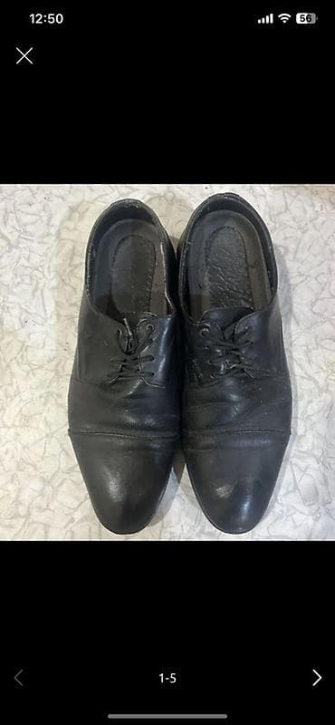 ayqqabı: Klassik kişi ayaqqabısı – qara rəng, bağcıqlı, kap-toe (“cap toe”) — 2