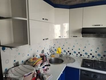 бу кровати: Bu, mətbəxlər üçün nəzərdə tutulmuş müasir üslublu şkaflar dəstidir — 1