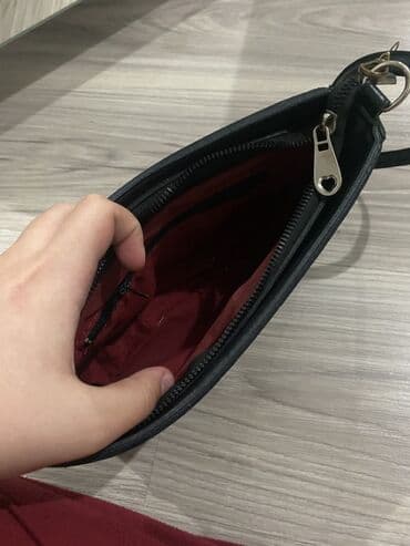 qaşlı canta: Qara çiyin/çapraz çanta - Minimalist dizaynlı, düzbucaqlı forma - — 3