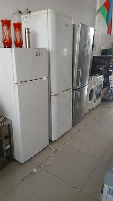 uşaq ucun divan: - Qırmızı rəngli, modern dizaynlı divan. Yumşaq toxumalı parça üzlük — 7