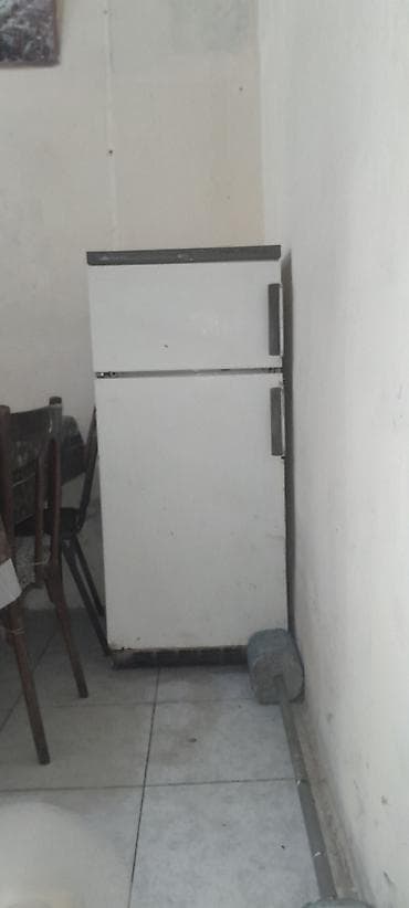 İki qapılı məişət soyuducusu - Üst hissədə dondurucu bölmə, alt — 2