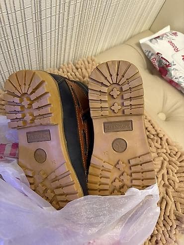 sari batinka: Uşaq üçün qış botları – WORKERS marka - Ölçü: 34 (dabanın iç — 4