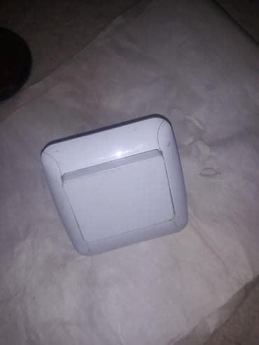 Vıkluçatellər: Divar üçün elektrik açarı (1 açarlı) - Rəng: ağ - Panel ölçüsü — 2