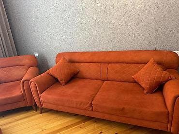kafe divani: Narıncı tonlarda yumşaq dəriyəoxşar parça ilə üzlənmiş oturma dəsti — 2
