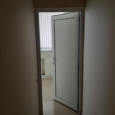 PVC qapı – mat şüşəli - Material: ağ rəngli PVC profil - Dizayn: bir — 2