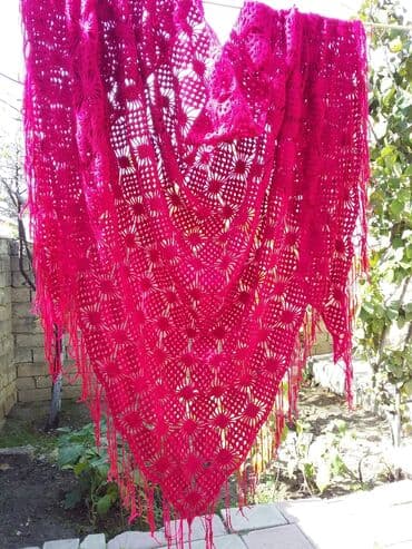 женские вязаные снуды: Elişi, göz nuru şal. 60 AZN. Eni 180-183 sm arasi Hundurluyu 85 sm — 1