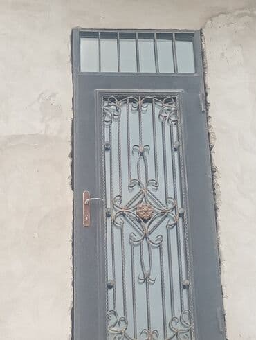 Quruducular: Dəmir barmaqlıqlı şüşə qapı - Material: qalın metal karkas, dekorativ — 2