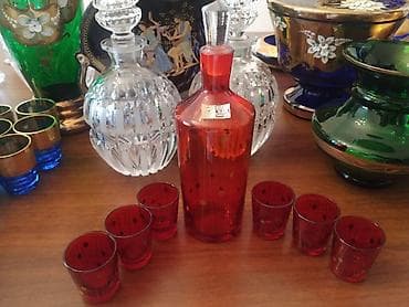 Bohema çexiya Qırmızı şüşə qrafin və 6 stəkanlı dəst - Material