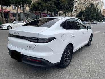 disk qapaq: BYD sedan gundelik icare 40 azn depozit 300 azn - Kuzov: ağ rəngli — 7