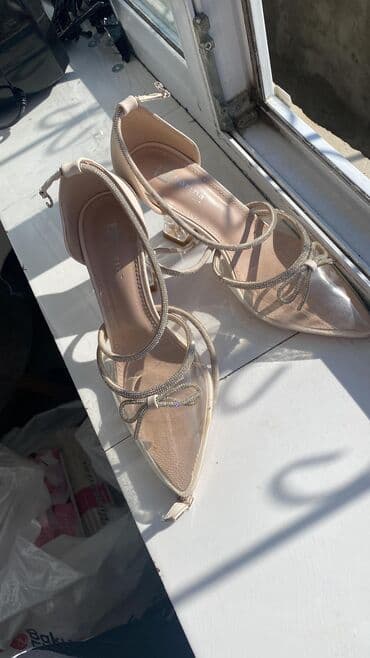 Tuflilər, Stradivarius, Ölçü: 39, rəng - Bej, Yeni