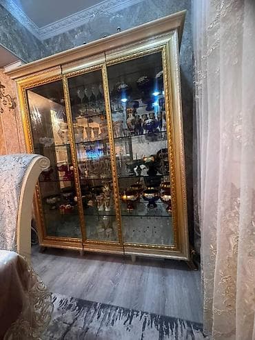 taxta komod: İşlənmiş, Güzgülü — 1