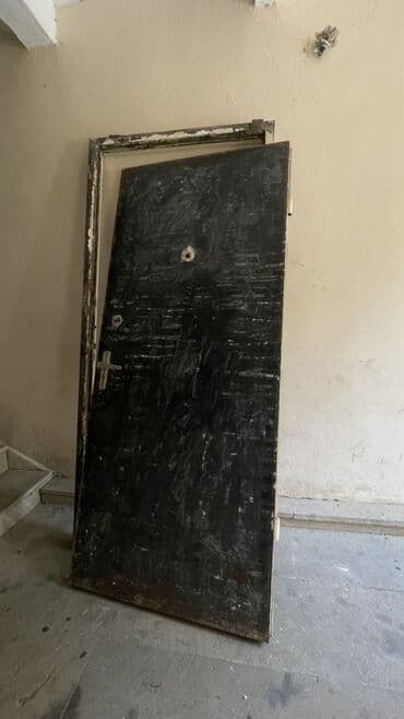 Taxta ilə örtülmüş metal giriş qapısı. Qapı tutacağı, kilid mexanizmi lalafo.az -da Taxta ilə örtülmüş metal giriş qapısı. Qapı tutacağı, kilid mexanizmi