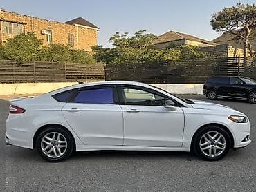 Ford Fusion sedan - Korpus: ağ rəng, 4 qapı, liftback üslublu arxa — 4