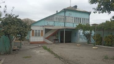 Satılır: həyət evi və geniş həyət sahəsi - 2 mərtəbəli yaşayış evi