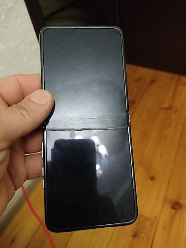 motorola g13: Motorola Razr 40 — 3