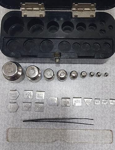 Alət dəstləri: Tərəzi daşlırı sovet istehsalı, çox yaxşı vəziyyətdədir. Material — 9