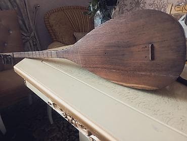Saz – əl işidir, tam ağacdan hazırlanmış klassik Azərbaycan xalq çalğı