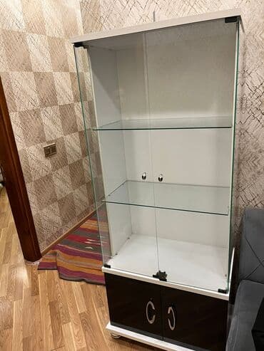 Gözəllik və estetika avadanlığı: Şüşəli dolab vitrini — 1