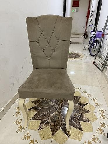 qonaq dest: - Yüksək arxa hissə: romb naxışlı dekorativ düymələr və yüngül yan — 2