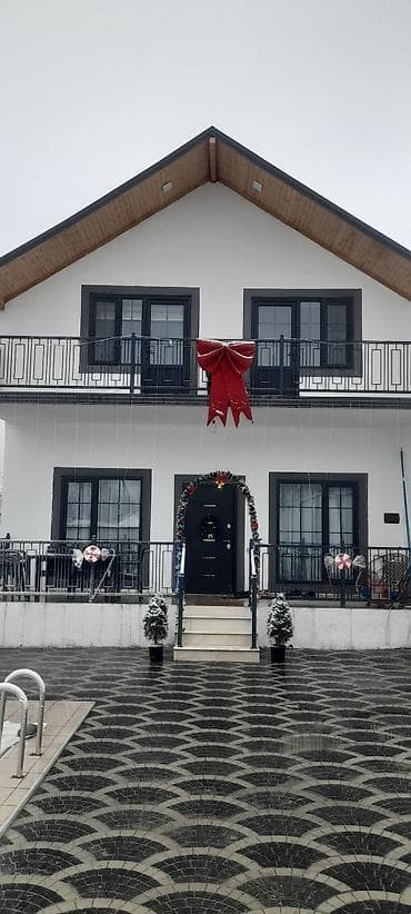 keşlə ev: Satılır: iki mərtəbəli fərdi ev Xüsusiyyətlər: - 2 mərtəbə, geniş — 2