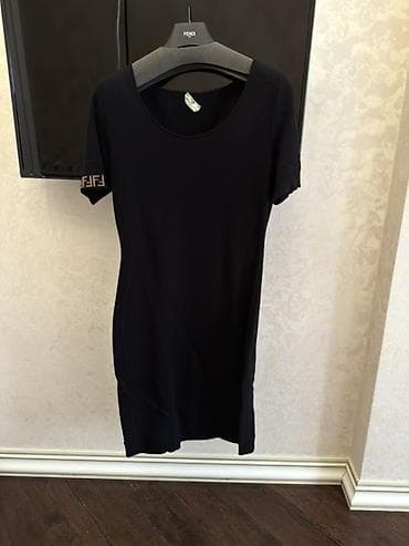 Fendi qara trikotaj libas - Brend: Fendi - Model: qısaqollu, bədənə