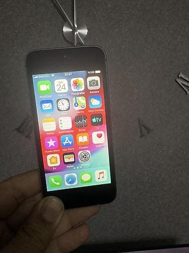 iphone se ucuz: IPhone SE, Space Gray, Barmaq izi — 3