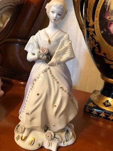 Birinci Statuetka 50,qalani 35 man gumuw qawiglar 6 eded 200 man 875