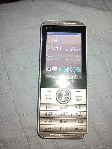 Dugaar düyməli mobil telefon - Rəng: gümüşü ön panel, açıq rəngli — 2