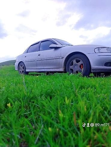 qaz sensoru: Opel Vectra B sedan - Kuzov: 4 qapılı sedan, gümüşü rəng - Mühərrik — 2