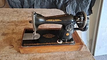 Antik mexaniki tikiş maşını - Korpus: döymə metal, qara lak örtük