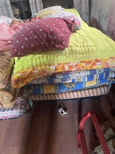 oturma otağı üçün döşəməli mebel: Sadə matras, Bir nəfərlik — 1