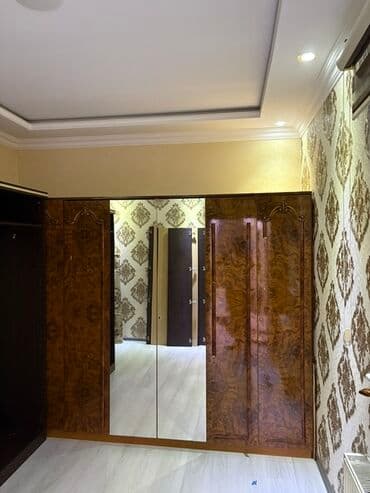 plastik qapı pencere sirketleri: Açılan, 3 qapılı Düz dolab, Qarderob, paltar dolabı — 4