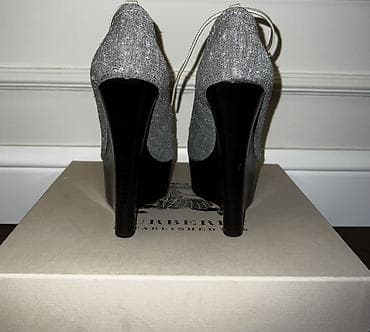 tufli mufli: Gri rəngdə orijinal Burberry qadın platforma dabanlı ayaqqabılar. Ayaq — 3