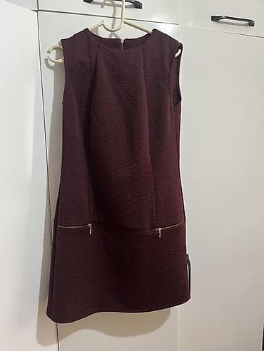 Bordo rəngli qadın donu - Model: qolsuz, yuxarıdan büzgülü düz kəsim