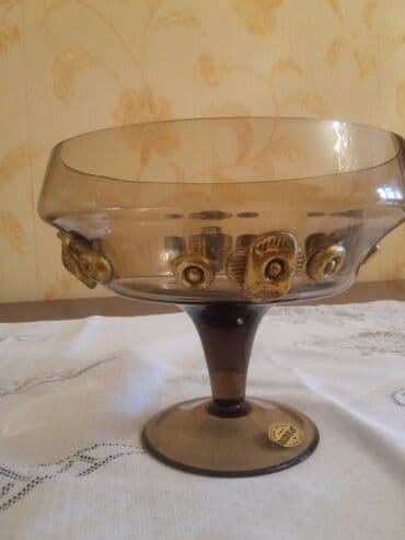 murebbe qablari: Meyvə üçün vaza işənməmiş cütdür . çexiyanın — 1