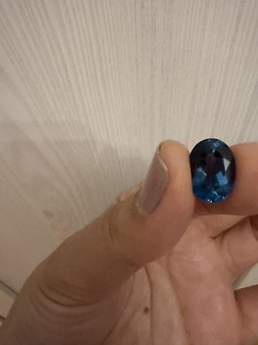 Tebii topaz 7.7ct 
Certifikati da var — 2