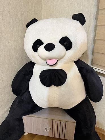 Nəhəng plyuş panda oyuncağı - Təxminən boyu: 160–180 sm (otel ölçülü