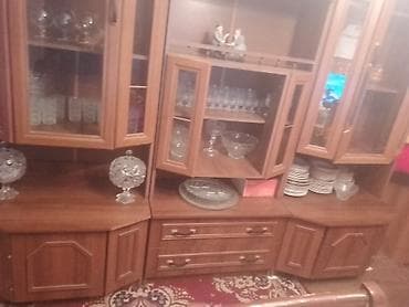 qonaq otagi destleri: Qonaq otağı üçün vitrinli divar mebeli - Material: ağac teksturalı — 4