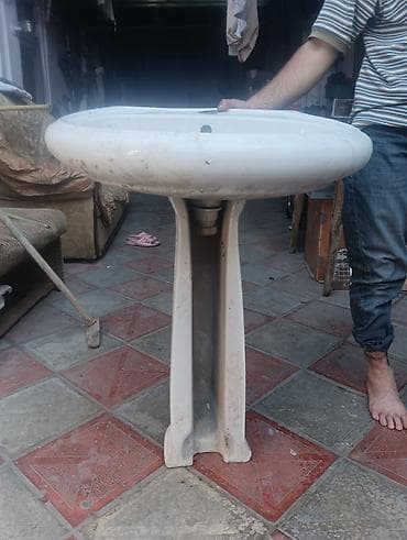 tulpan gulu: Pliyta keramikadan pedestal tipli əl-üz yuyan lavabosu - Material — 3